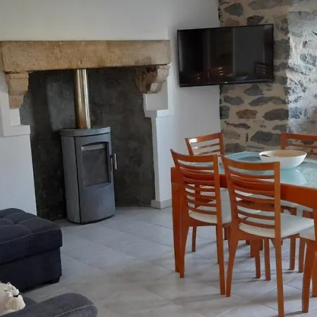 Chez Nave Au Pied Du Meygal Апартаменты *