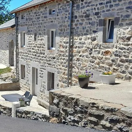 Chez Nave Au Pied Du Meygal